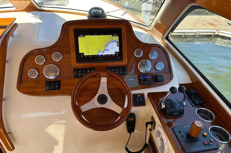 Lir Yacht Photos Pics Helm