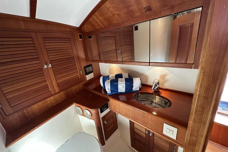 Lir Yacht Photos Pics Head