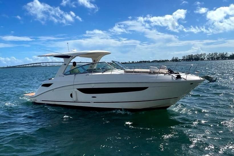 2016 Sea Ray 350 Sundancer