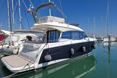 2019 Prestige 420 Flybridge Line