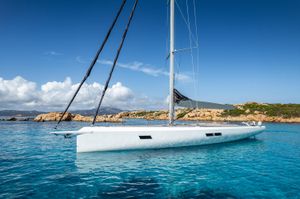 2018 Maxi Dolphin 75