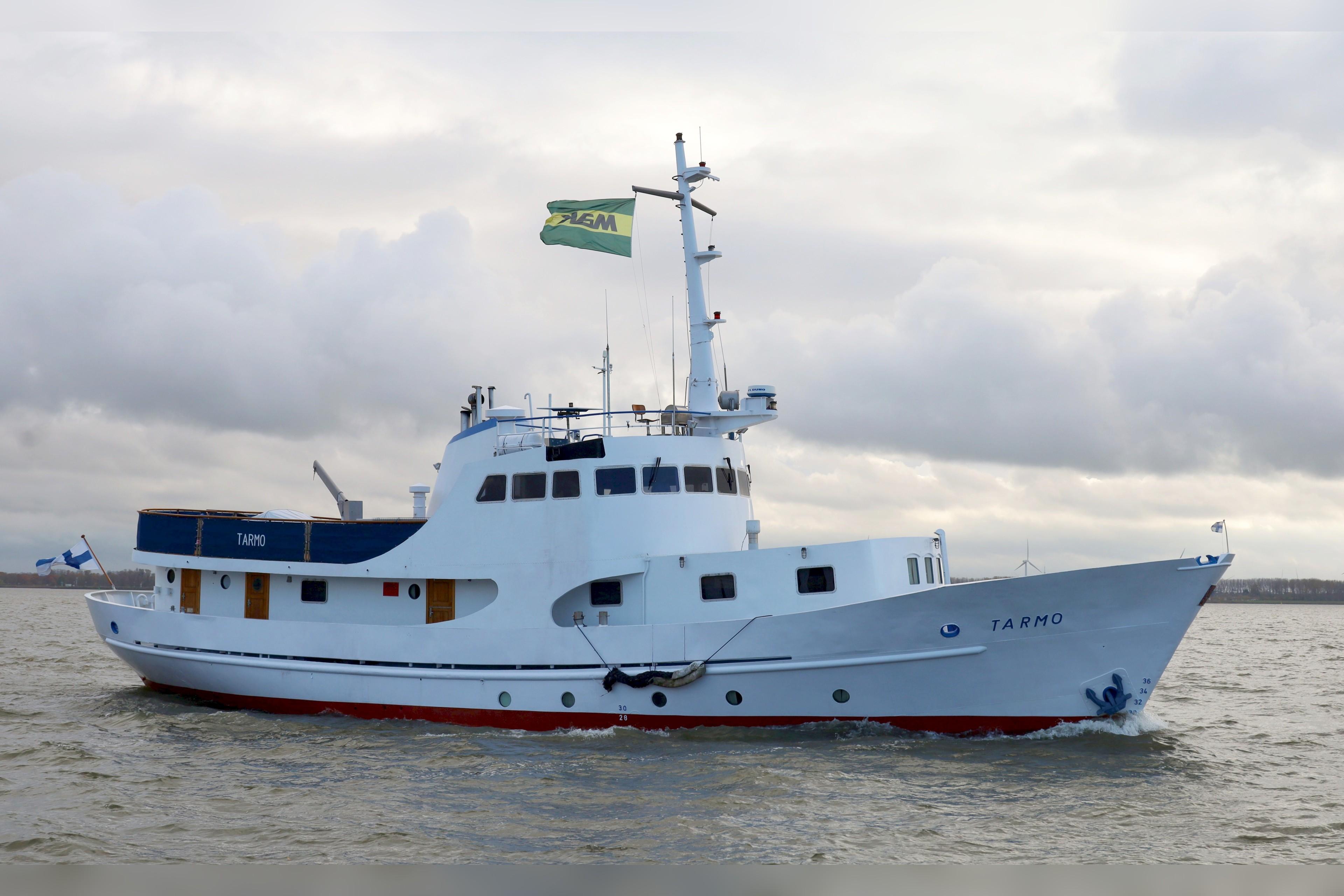 MV Hanse Explorer - Small Expedition Yacht for 12 Guests