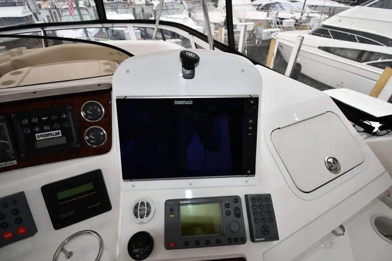 007 Yacht Photos Pics Control panel of a 2001 Sea Ray 480 Sedan Bridge yacht with navigation equipment.