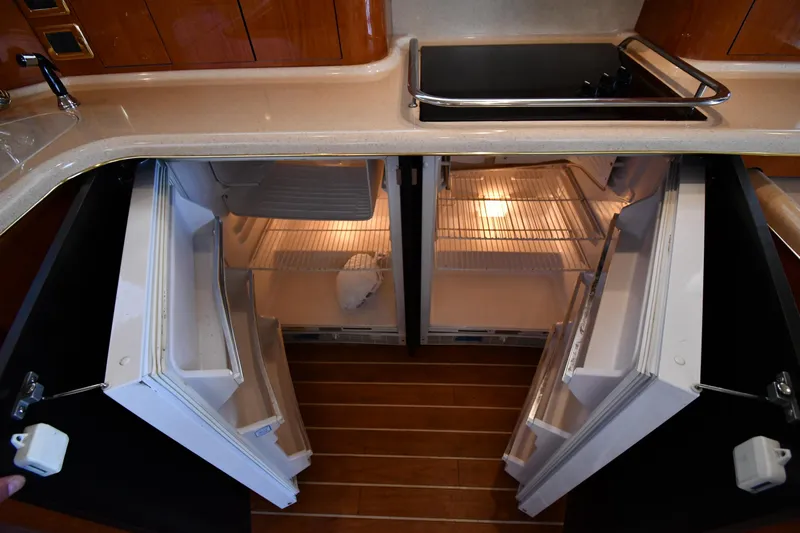 007 Yacht Photos Pics 