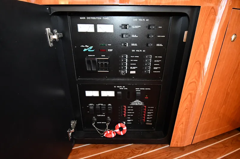 007 Yacht Photos Pics 