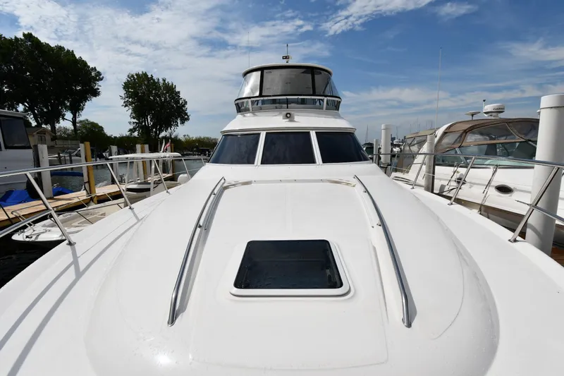007 Yacht Photos Pics 2001 Sea Ray 480 Sedan Bridge yacht docked at marina under blue sky.