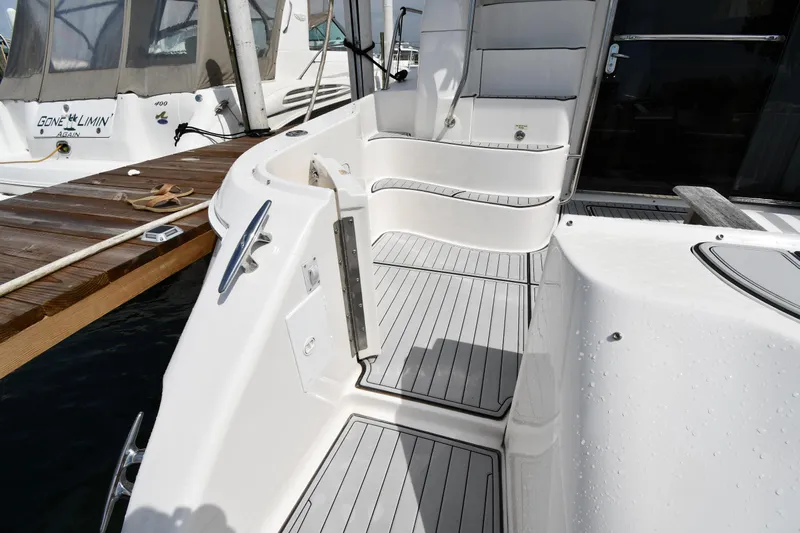 007 Yacht Photos Pics 2001 Sea Ray 480 Sedan Bridge yacht deck with sleek white seating and wood accents.