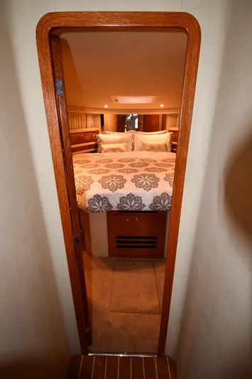 007 Yacht Photos Pics 2001 Sea Ray 480 Sedan Bridge cabin interior with cozy bed and wooden accents.