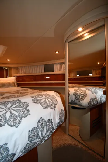 007 Yacht Photos Pics Interior of 2001 Sea Ray 480 Sedan Bridge with floral bedding and mirrored closet.