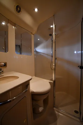 007 Yacht Photos Pics 