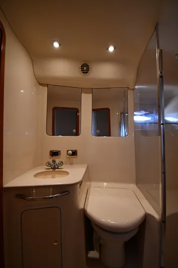 007 Yacht Photos Pics 