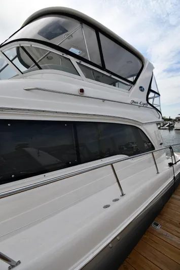 007 Yacht Photos Pics 2001 Sea Ray 480 Sedan Bridge yacht docked at marina, side view.