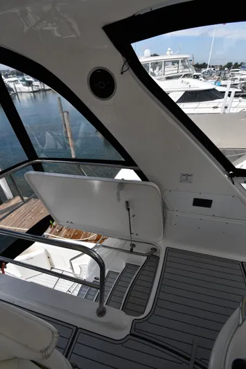 007 Yacht Photos Pics 2001 Sea Ray 480 Sedan Bridge interior with marina view.