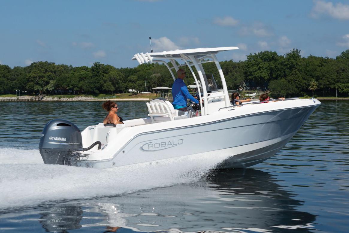 2026 Robalo R222 Explorer - Image 2