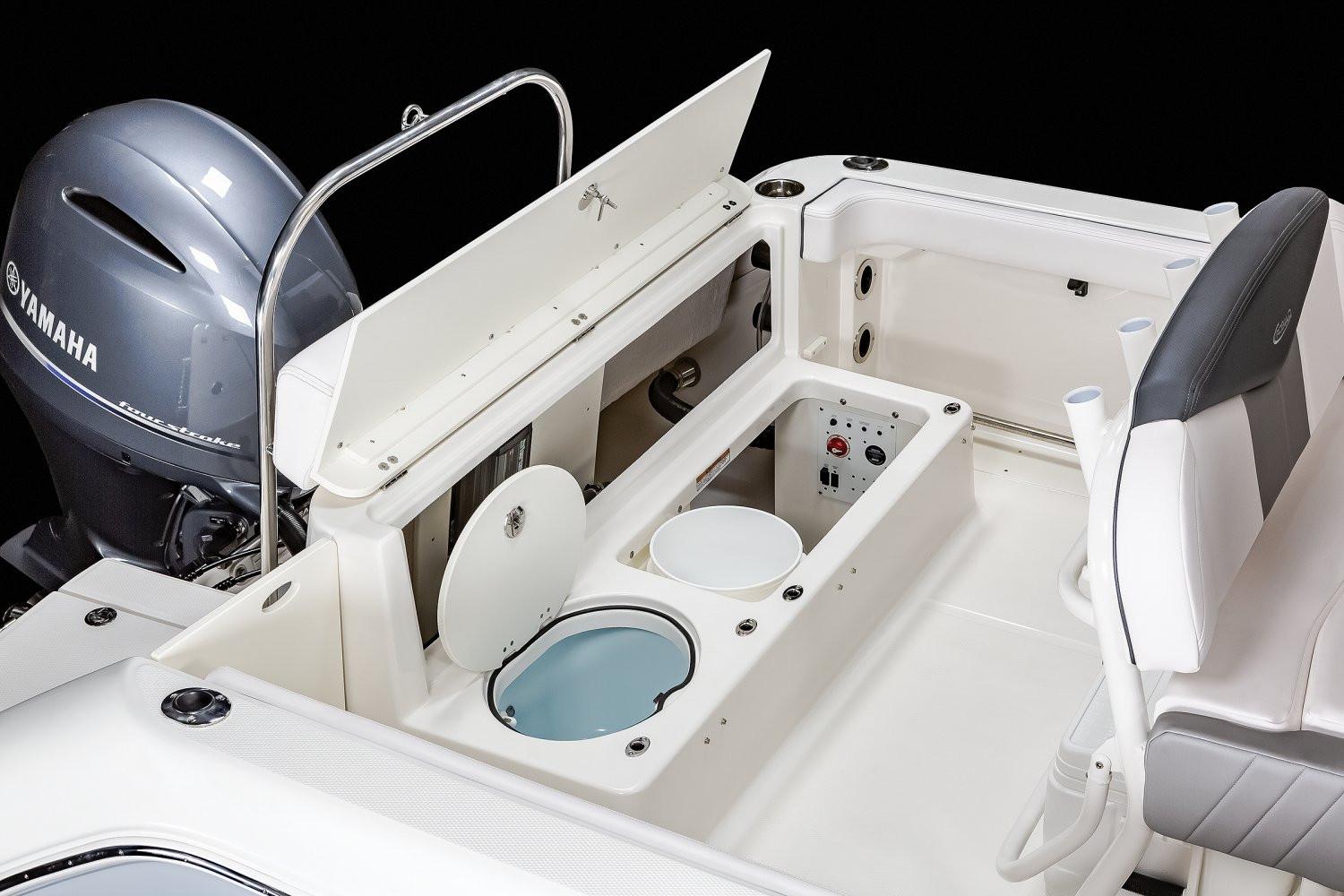 2026 Robalo R222 Explorer - Image 13