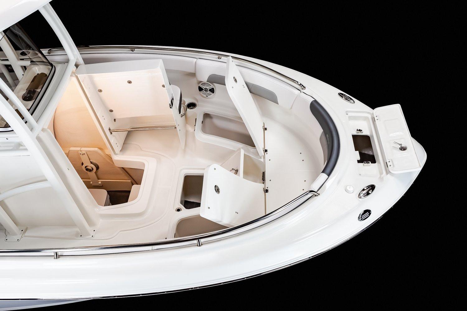 2026 Robalo R222 Explorer - Image 8