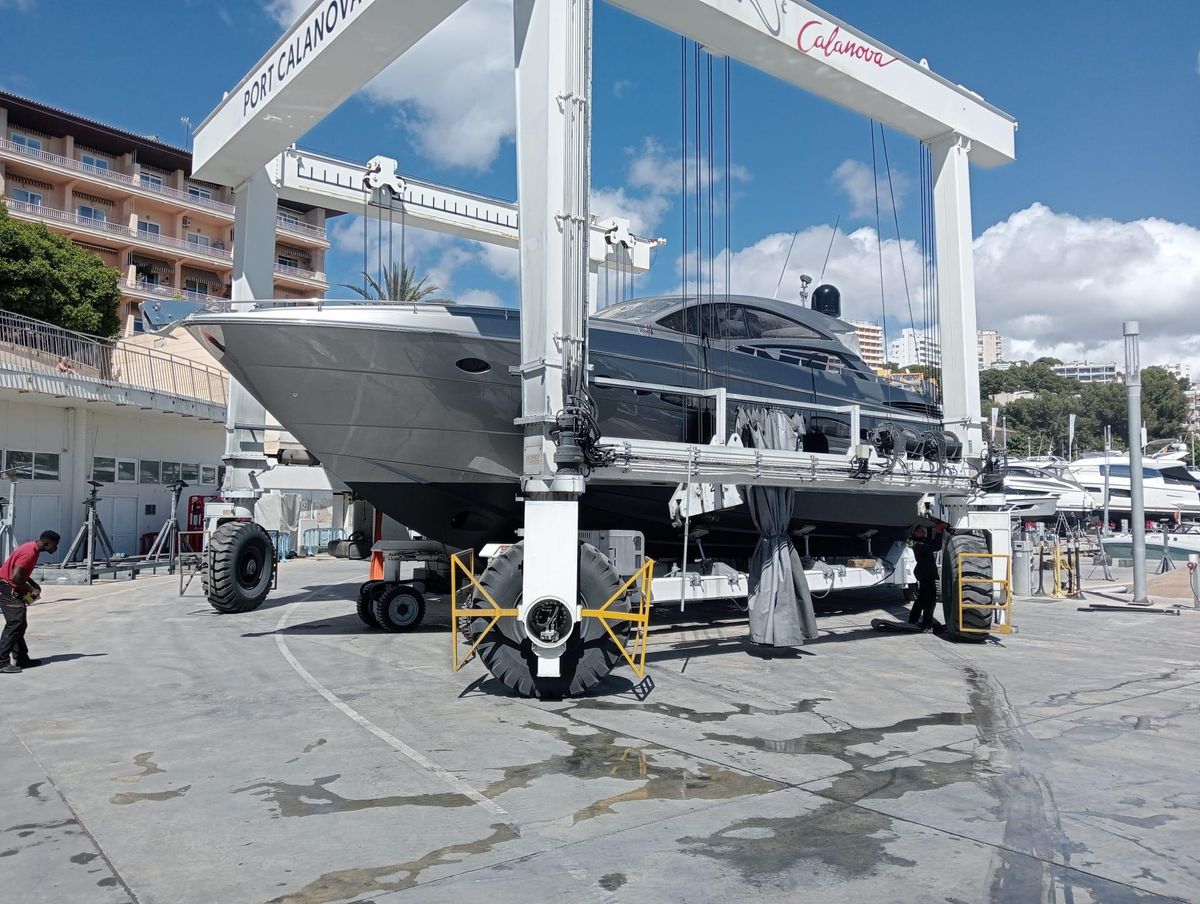 2007 Pershing 59 