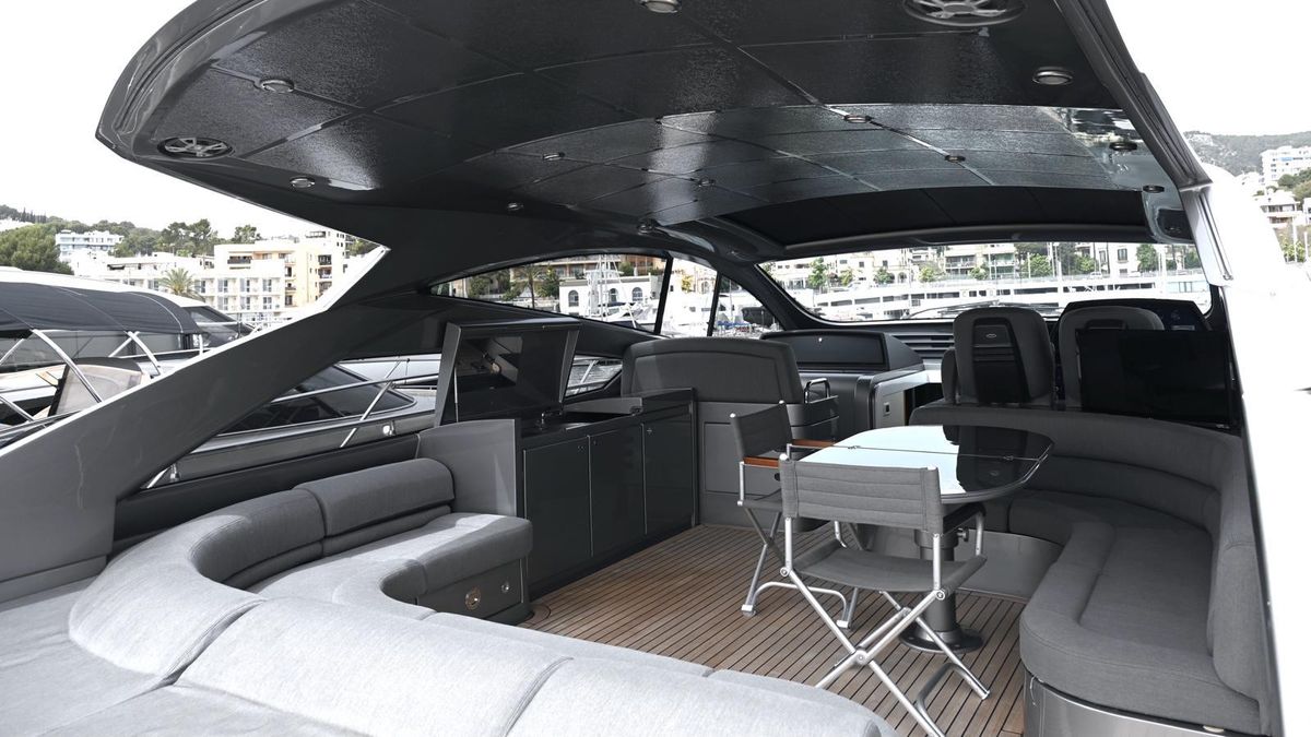 2007 Pershing 59 