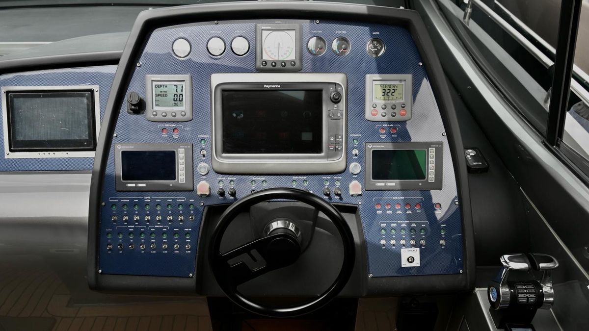 2007 Pershing 59 