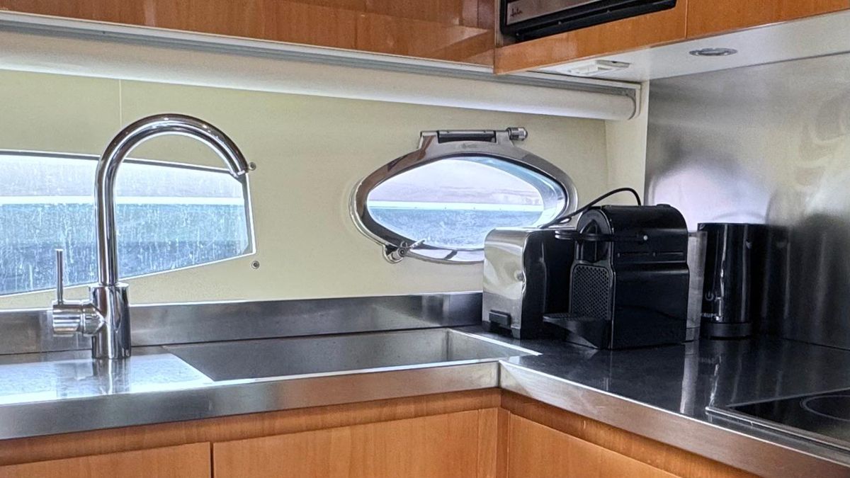 2007 Pershing 59 