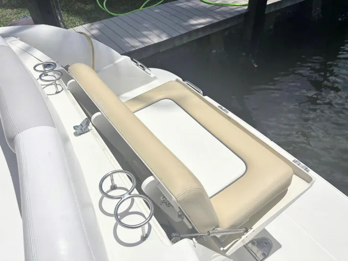 Mocaccino Yacht Photos Pics 2011 Sea Ray 350 Sundancer boat seating area with cup holders by the water.