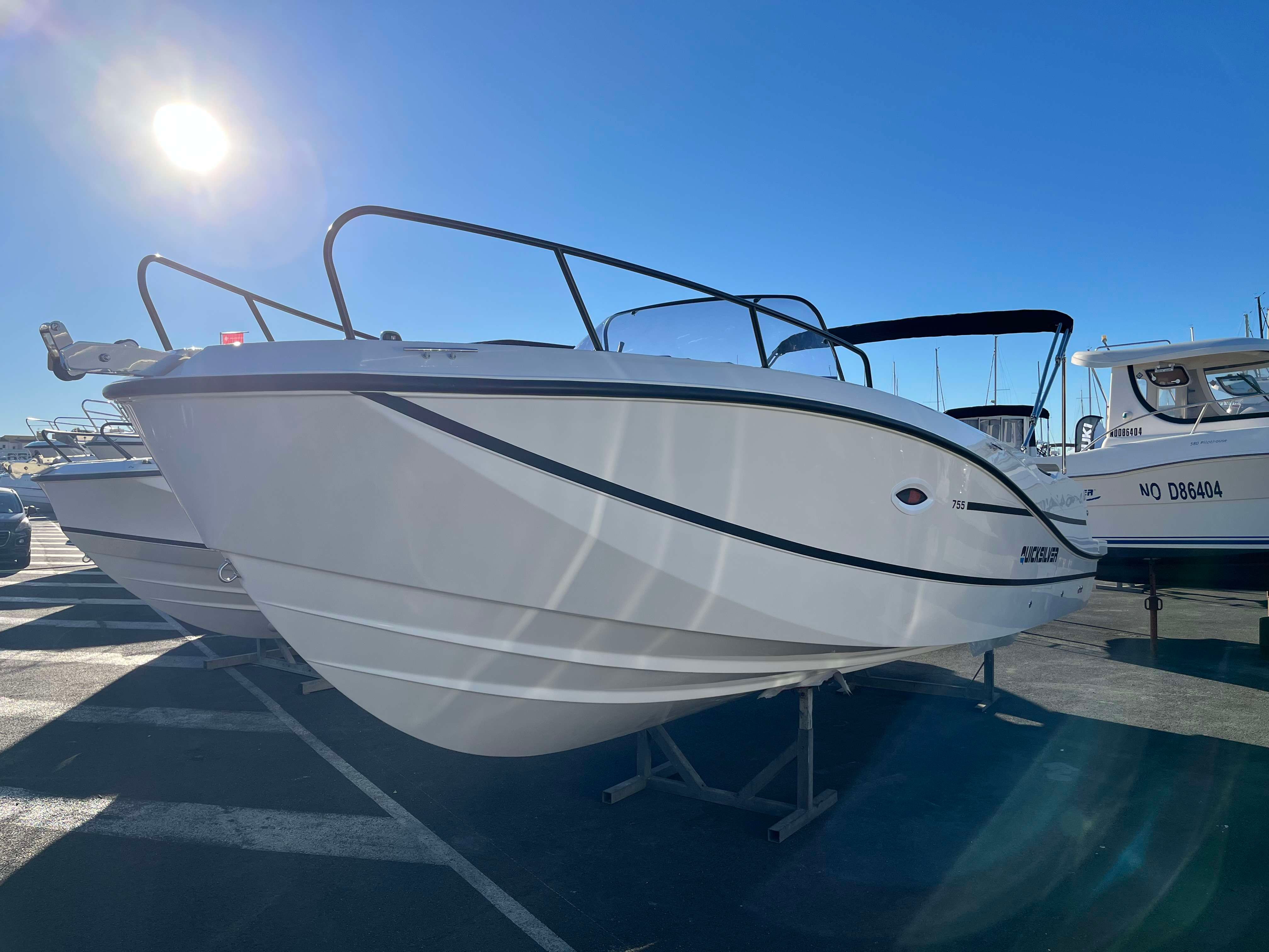 2025 Quicksilver Activ 755 Sundeck