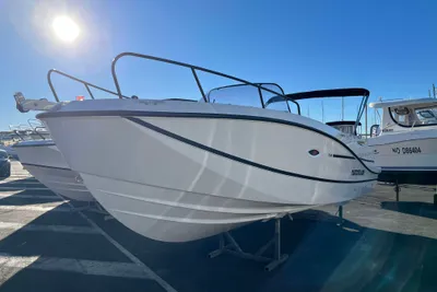 2025 Quicksilver Activ 755 Sundeck