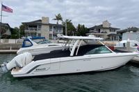 2017 Boston Whaler 320 Vantage