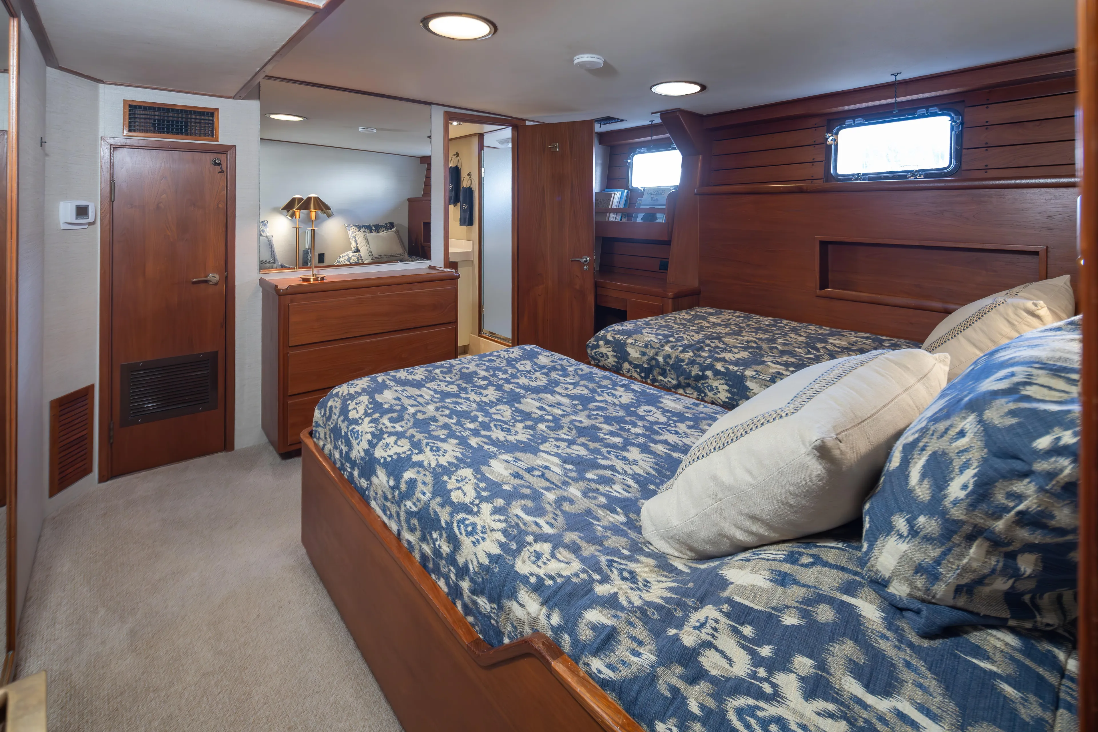 Silverado Yacht Photos Pics Luxurious 1974 Willard 1201 yacht cabin with twin beds and elegant wood finish.