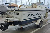 2000 Bayliner 2052 Trophy Walkaround DX/LX boat on trailer in marina.
