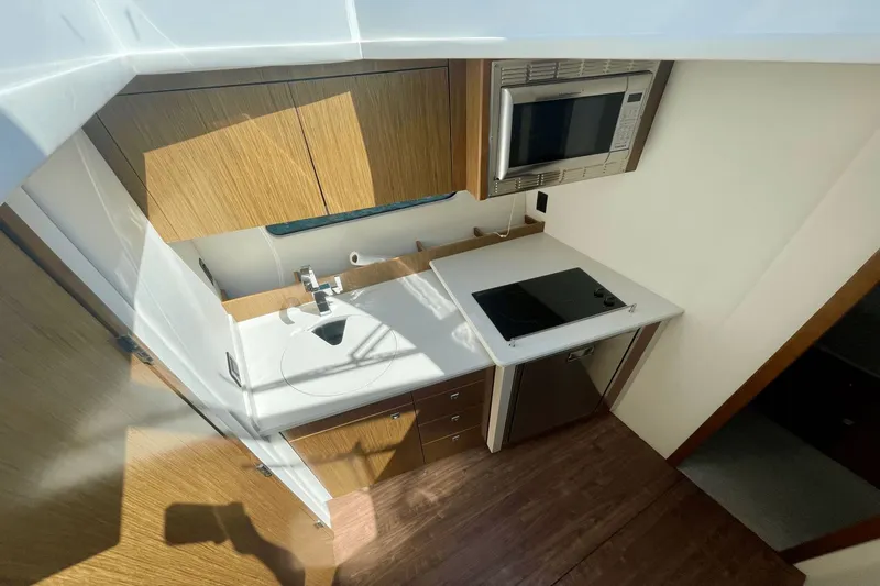 The Seaker Yacht Photos Pics 