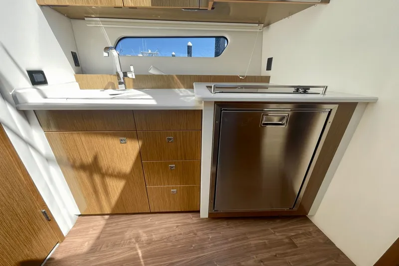 The Seaker Yacht Photos Pics 