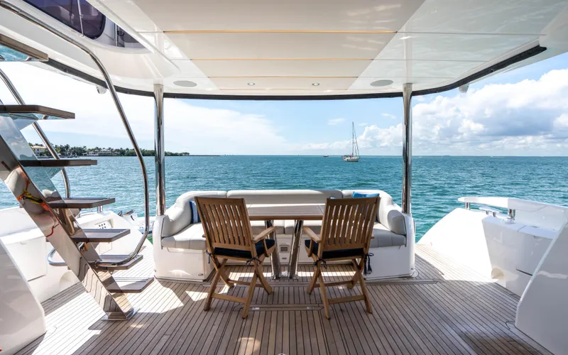 4-play VII Yacht Photos Pics 