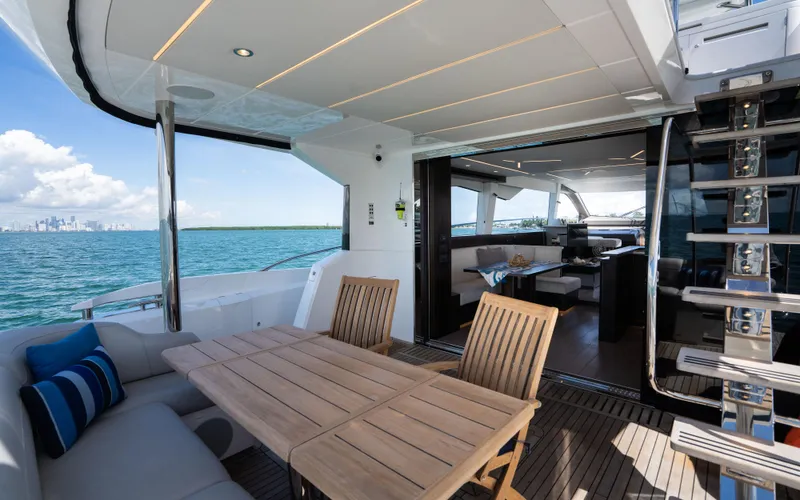 4-play VII Yacht Photos Pics 