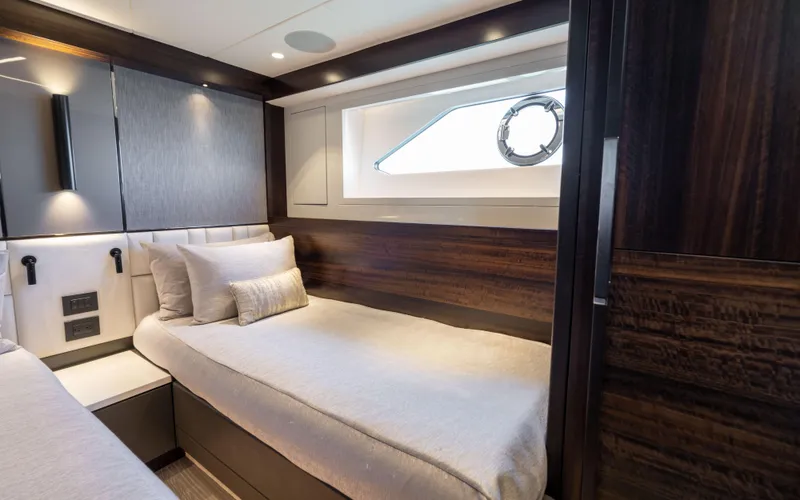 4-play VII Yacht Photos Pics 