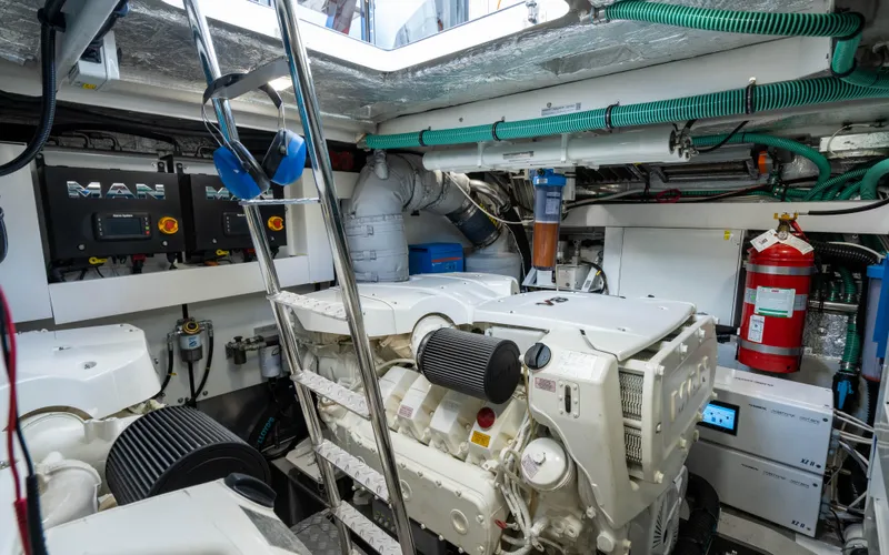 4-play VII Yacht Photos Pics 