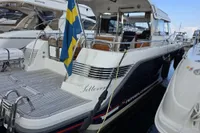 Nimbus 350 Coupe 2006 docked, featuring Swedish flag and sleek design.