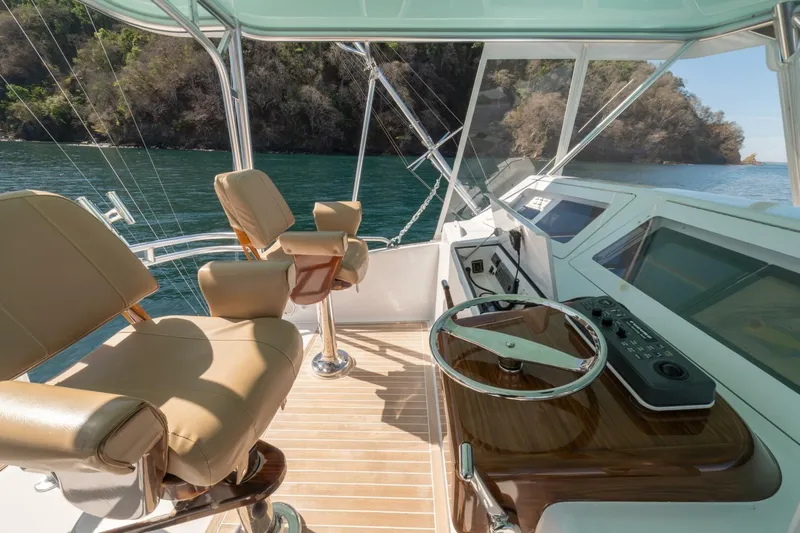 Scandaloso Yacht Photos Pics Luxurious 2006 Viking 56 yacht helm with leather seats and ocean view.