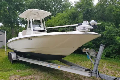 2018 Boston Whaler 240 Dauntless