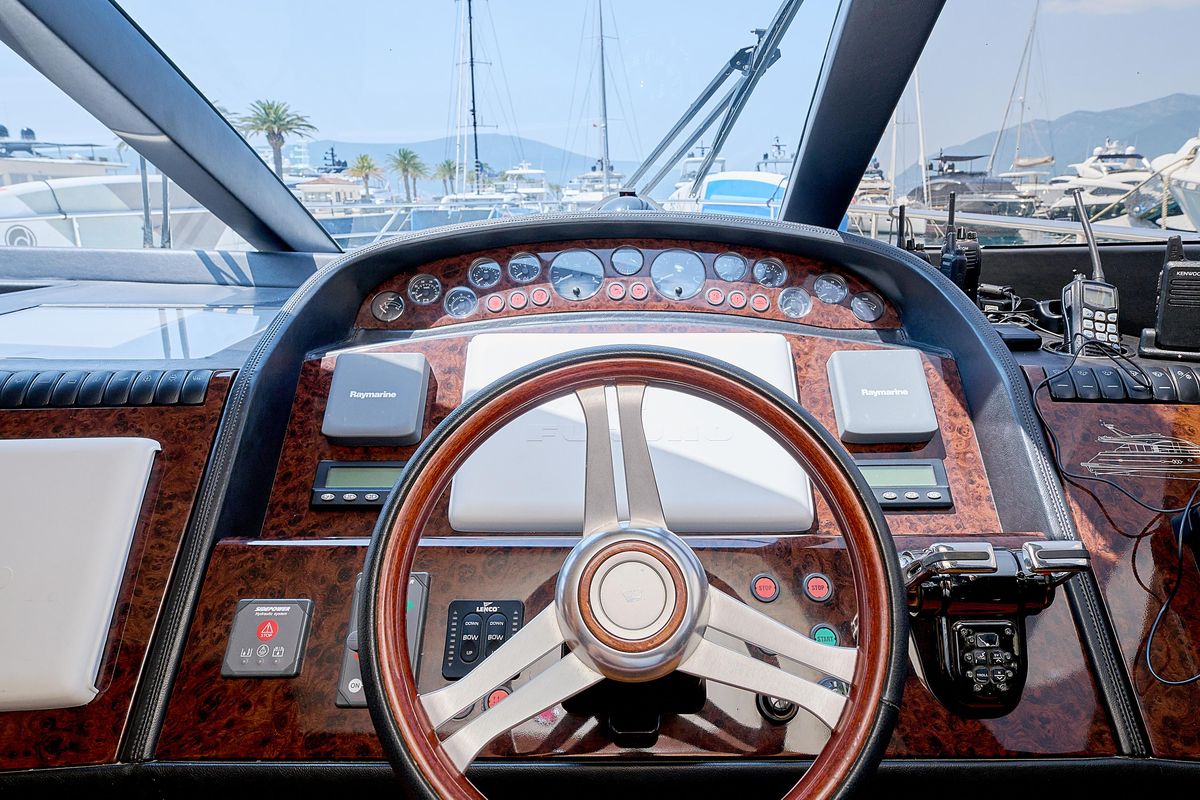 2009 Princess 74 