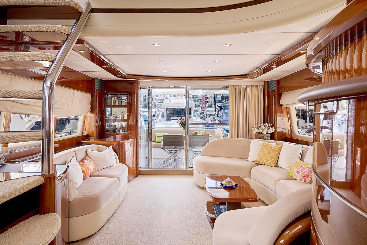2009 Princess 74 