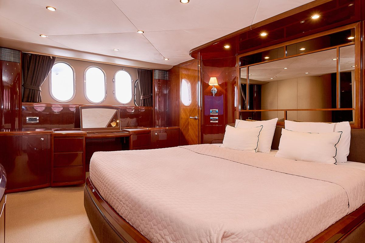 2009 Princess 74 