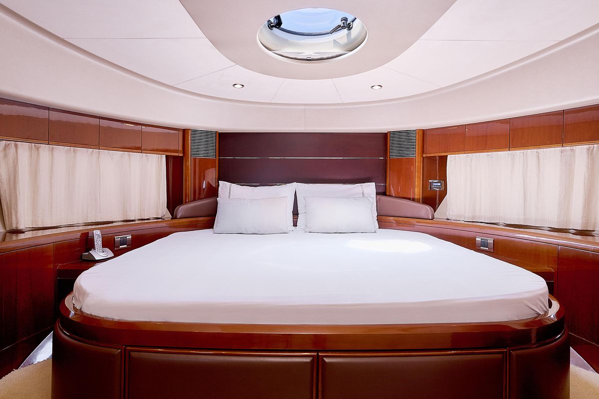 2009 Princess 74 