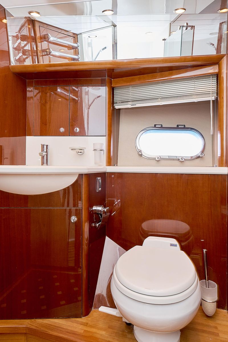 2009 Princess 74 