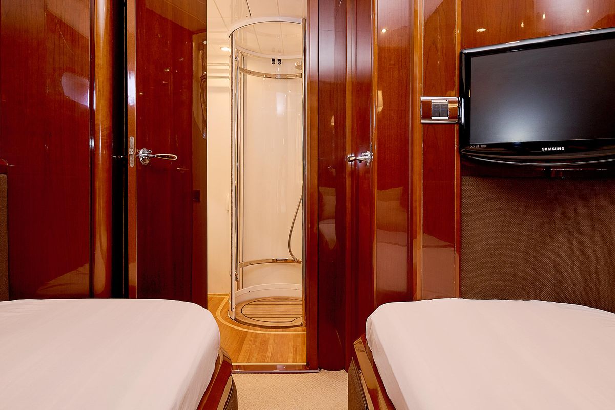 2009 Princess 74 