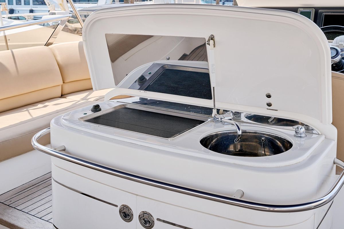 2009 Princess 74 