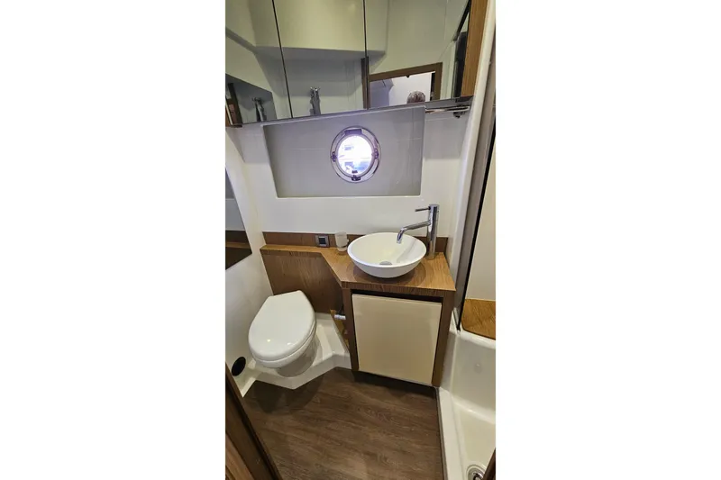 Magic Carpet Yacht Photos Pics Large Master Head with Stall Shower