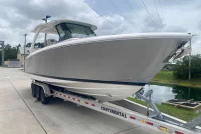 Tiara Yachts 34 LS
