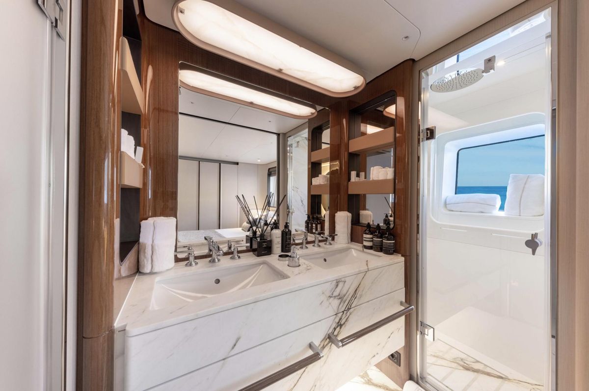 2023 Azimut 118 