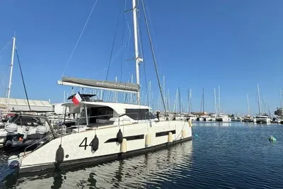 2021 Aventura 44